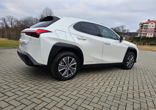 Lexus UX cena 179000 przebieg: 13500, rok produkcji 2022 z Sanok małe 781